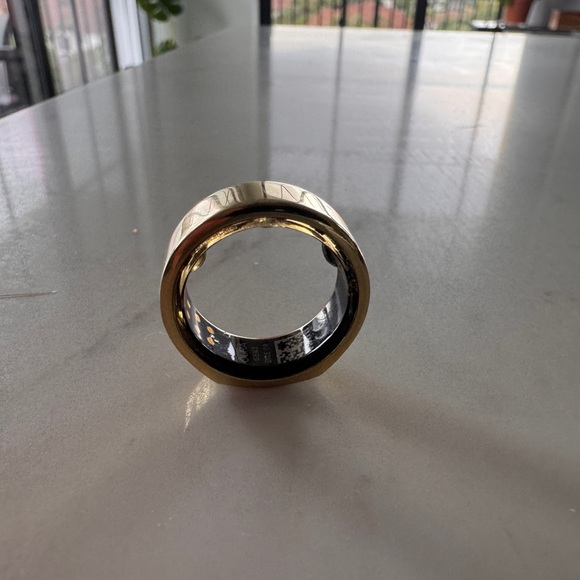 Oura Gold Smart Ring - Picture 1 of 7